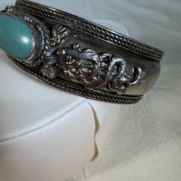 Vintage Silver Cuff Bracelet With Turquoise Stone & Intricate Engravings - Picture 3 of 11